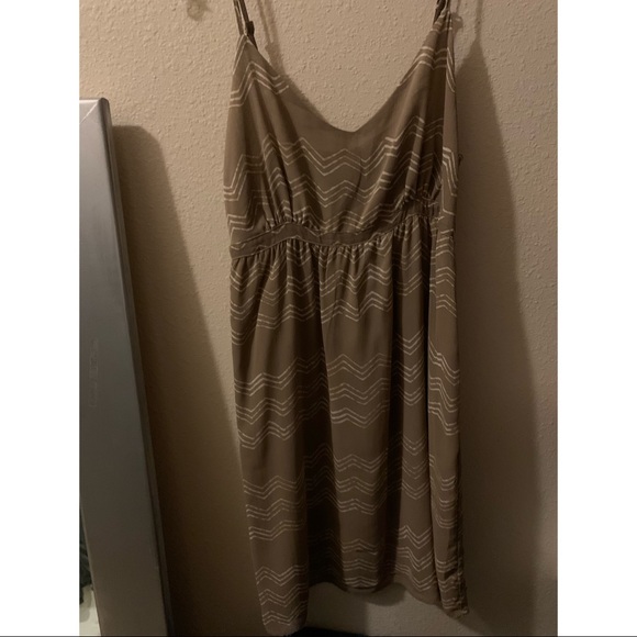 2 dresses - Picture 3 of 3